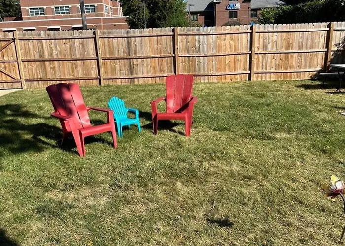 Modern With 2 Kings Half Mile To Dt Apartment