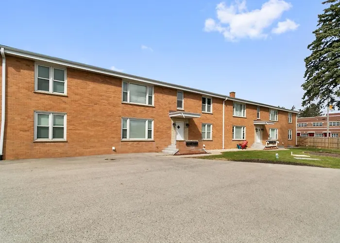 Modern With 2 Kings Half Mile To Dt Apartment Libertyville
